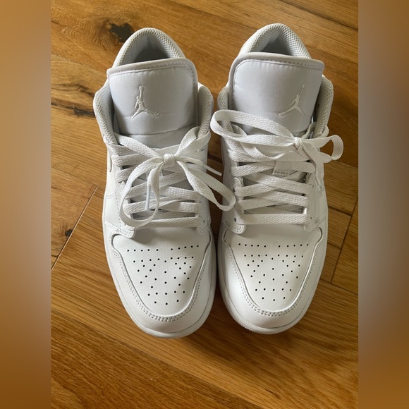 Air Jordan 1 Low - Picture 4 of 6